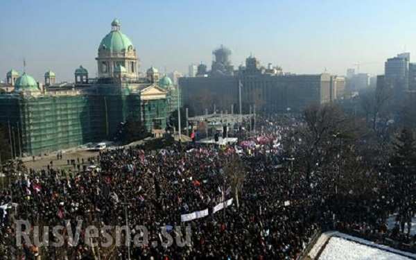 В Белграде прошел митинг против соглашения с НАТО