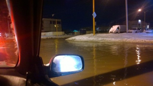 Водоснабжение жилых домов по улице Взлетной в Барнауле восстановили