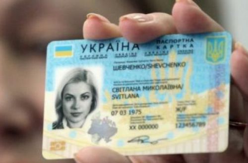 Украинцев с новыми паспортами-ID-карточками не пускают в Беларусь