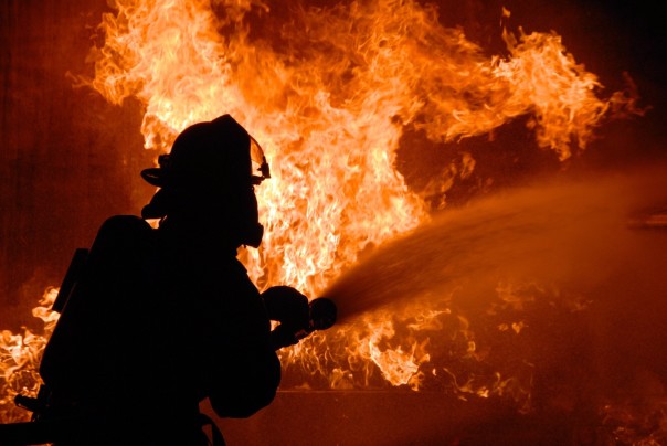 Два человека погибли в пожаре в жилом доме в Орехово-Зуевском районе