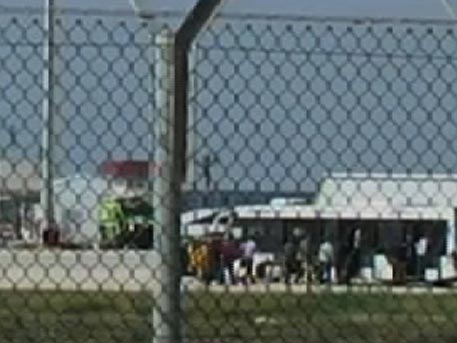 Уполномоченные властей Кипра поднялись на борт угнанного самолета Egypt Air