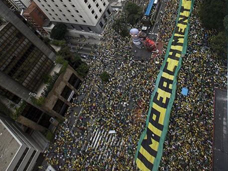 Три млн человек вышли на манифестацию в Бразилии — Майдан по-бразильски