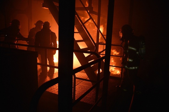 В столице в пожаре в гараже погибли два человека