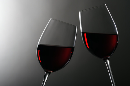 Исследование: два бокала вина в день помогают сжигать жир
