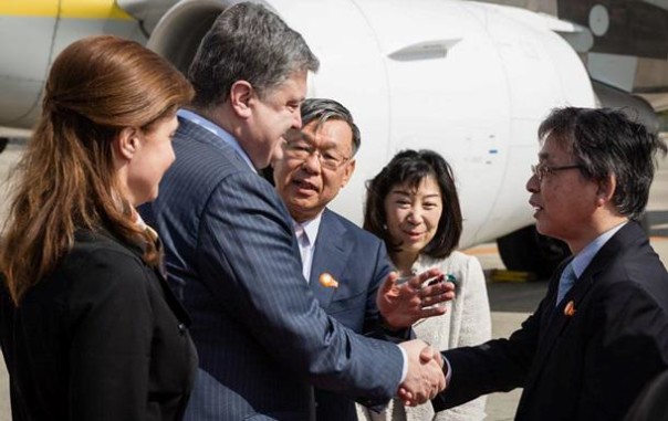 Политолог пояснил, почему визит Порошенко в Японию главнейший в его каденции