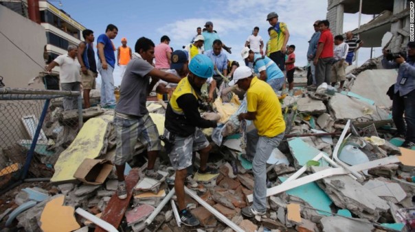 Число жертв при землетрясении в Эквадоре превысило 272
