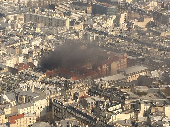 В центре Парижа произошел взрыв, есть пострадавшие