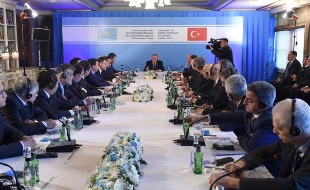 Назарбаев встретился с руководителями холдингов и компаний Турции
