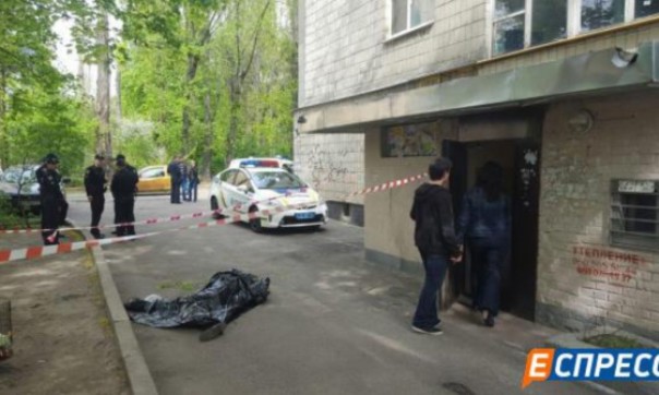 Киевская милиция пока не установила предварительную версию падения мужчины с многоэтажки