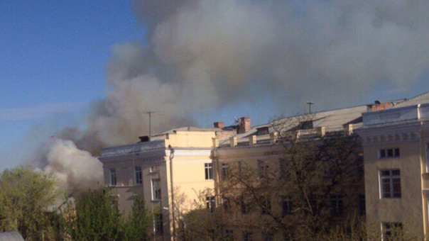 Дом пылает в центре Астрахани