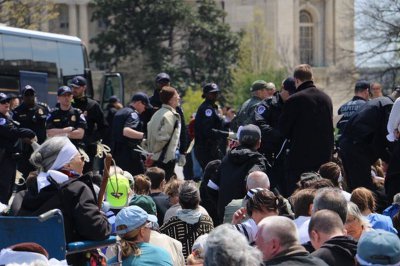 В Вашингтоне арестованы сотни участников акции протеста