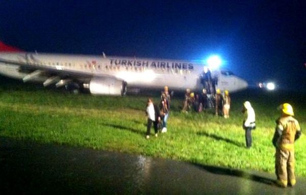В Косово самолет Turkish Airlines едва не разбился при посадке