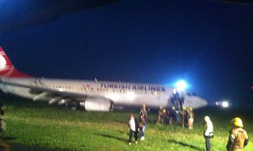 Самолёт Turkish Airlines экстренно приземлился в Приштине