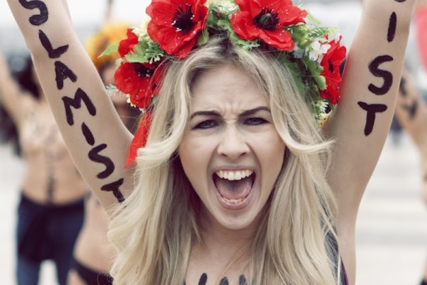 В столице франции активистки Femen оголились по случаю Первого мая