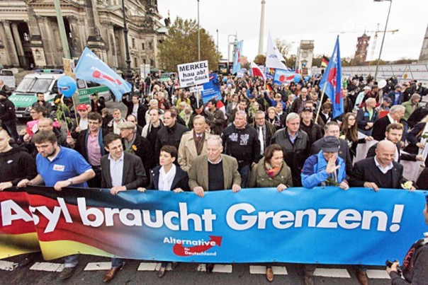 В Берлине проходят массовые акции за и против политики Меркель
