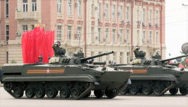 Парад в столице: ВС РФ показали новейшую военную технику