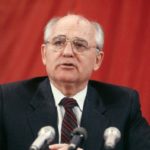 Отношения между Западом и РФ охладились из-за заносчивости США — Горбачев