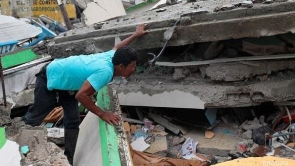 В Эквадоре пожилого мужчину спасли после 13 дней под завалами