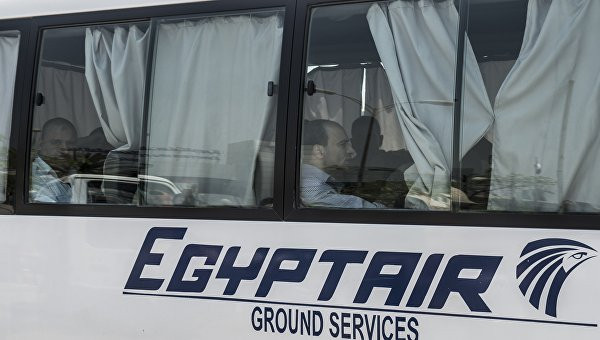 Французский корабль подключился к поискам рухнувшего в море самолета EgyptAir
