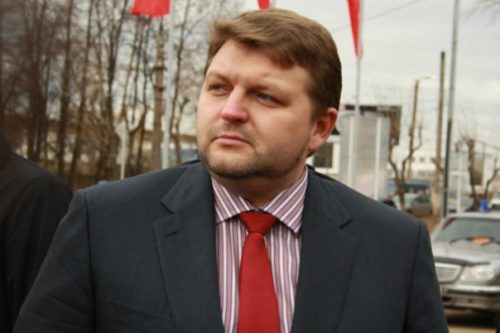 Белых опровергает вину: кировского губернатора привезли в суд