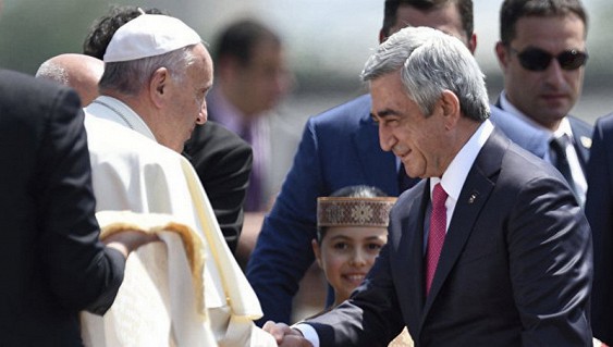 Папа римский в процессе визита в Ереван осудил геноцид армян