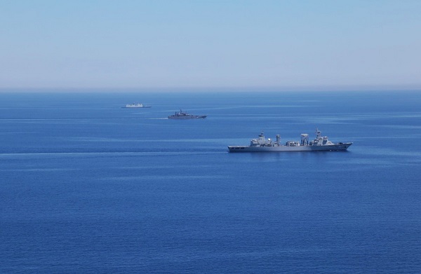 Эсминец США опасно приблизился к российскому кораблю