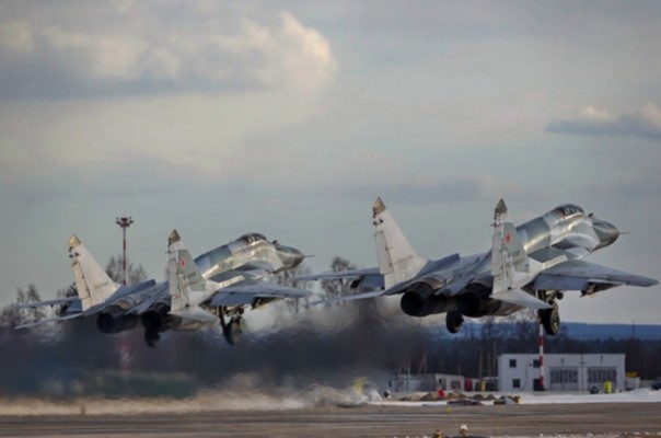 Американские FA-18 появились в зоне воздушной операции ВКС РФ в Сирии