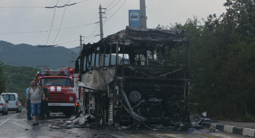 На трассе в Крыму сгорел следовавший в Краснодар автобус с детьми