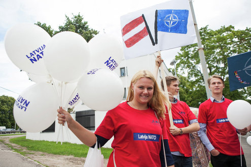 Латвия продолжит укреплять армию и после прибытия войск НАТО — Минобороны Латвии