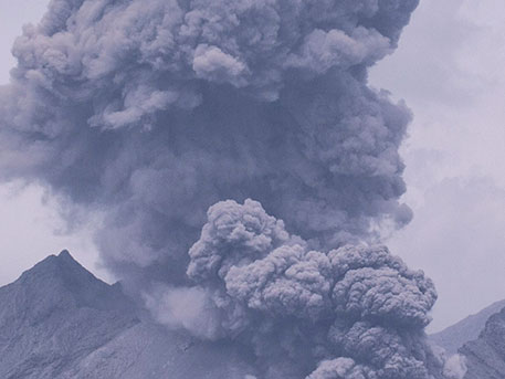 Вулкан Ключевской выбросил пепел на 5 километров
