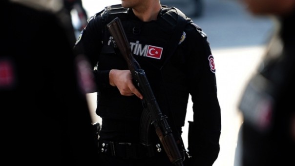В турецком городе Шанлыурфа не уравновешенный ребенок застрелил троих полицейских