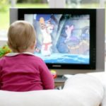 Ученые: Просмотр телевизора делает кости детей слабее