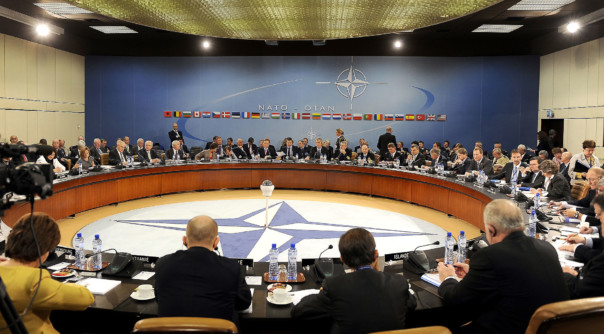 НАТО усиливает присутствие на востоке из-за действий России в Украине — генсек