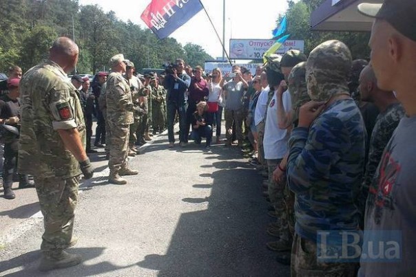 Размещено видео противоборства украинских националистов и участников крестного хода