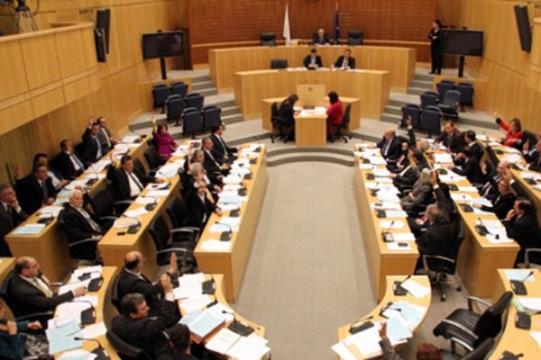 Парламент Кипра принял резолюцию с предложением отменить санкции против РФ