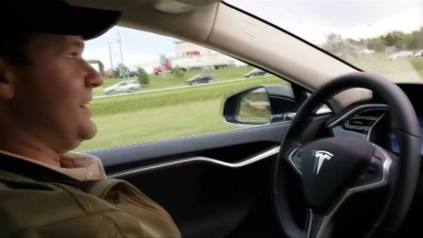 Автомобиль Tesla попал в очередное серьезное ДТП с включенным автопилотом