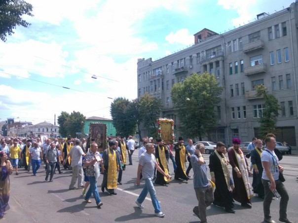 В Харькове УПЦ МП провела крестный ход с георгиевскими лентами