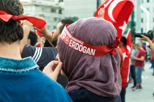 Не менее 15 тыс. работников системы образования в Турции отстранены от работы