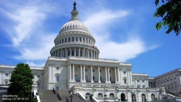 Милиция оцепила сооружение Капитолия в Вашингтоне