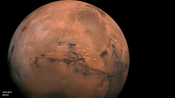 Ученые считают, что полосы на Марсе оставляют потоки воды на поверхности планеты