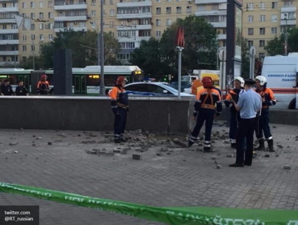 В столице у станции метро произошел взрыв: милиция эвакуирует граждан города