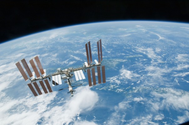 NASA планирует передать МКС частным бизнесменам