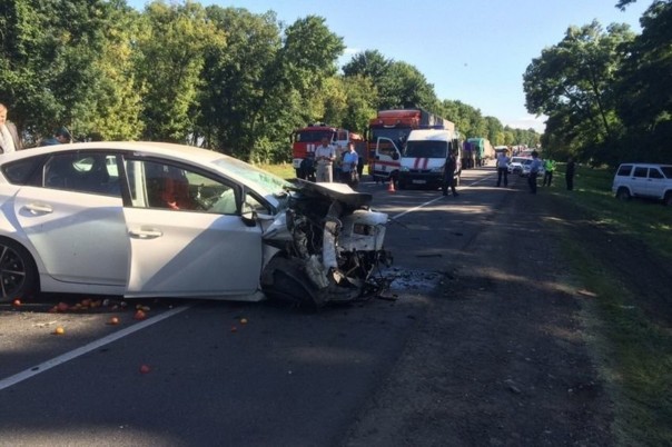 В Белгородской области столкнулись 4 машины — один человек умер, девять пострадали
