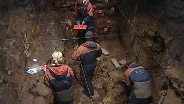 Каменные саркофаги возрастом около 800 лет найдены в Великом Новгороде