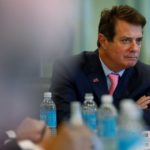 СМИ сообщили о расследовании ФБР против Януковича и экс-главы штаба Трампа