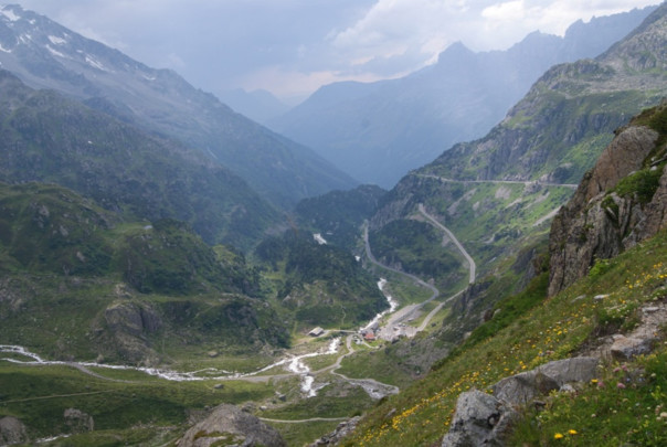 Швейцарский истребитель пропал в Альпах