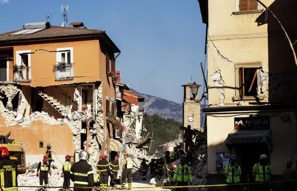 Число погибших землетрясения в Италии выросло до 290 человек