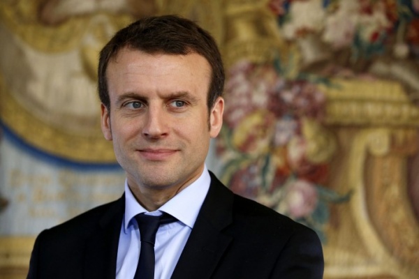 Министр экономики Франции Макрон ушел в отставку