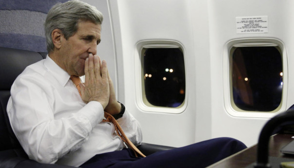 США тайно послали в Иран самолет с деньгами, чтобы спасти американцев