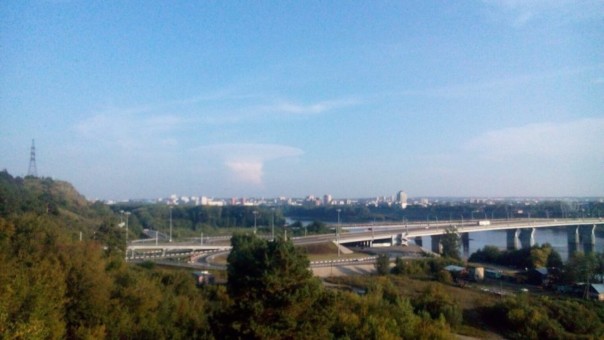 Кузбассовцы публикуют в социальных сетях фото и видео схожего на ядерный гриб облака